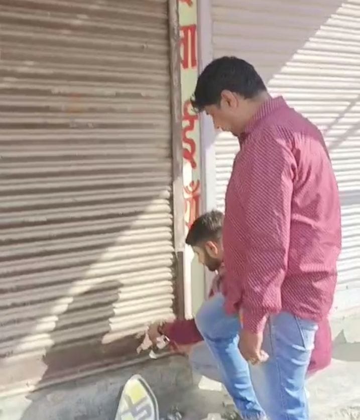 Banned medicines and injections found at medical store, shop sealed, license will be cancelled.