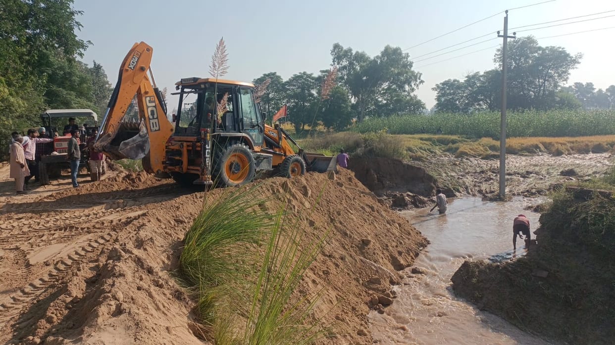 Mammad branch broken near Subbakheda, waterlogging in ripe paddy crop