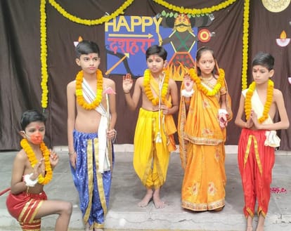 Aakrishi sang the most beautiful bhajan, Maryam recited the couplet.