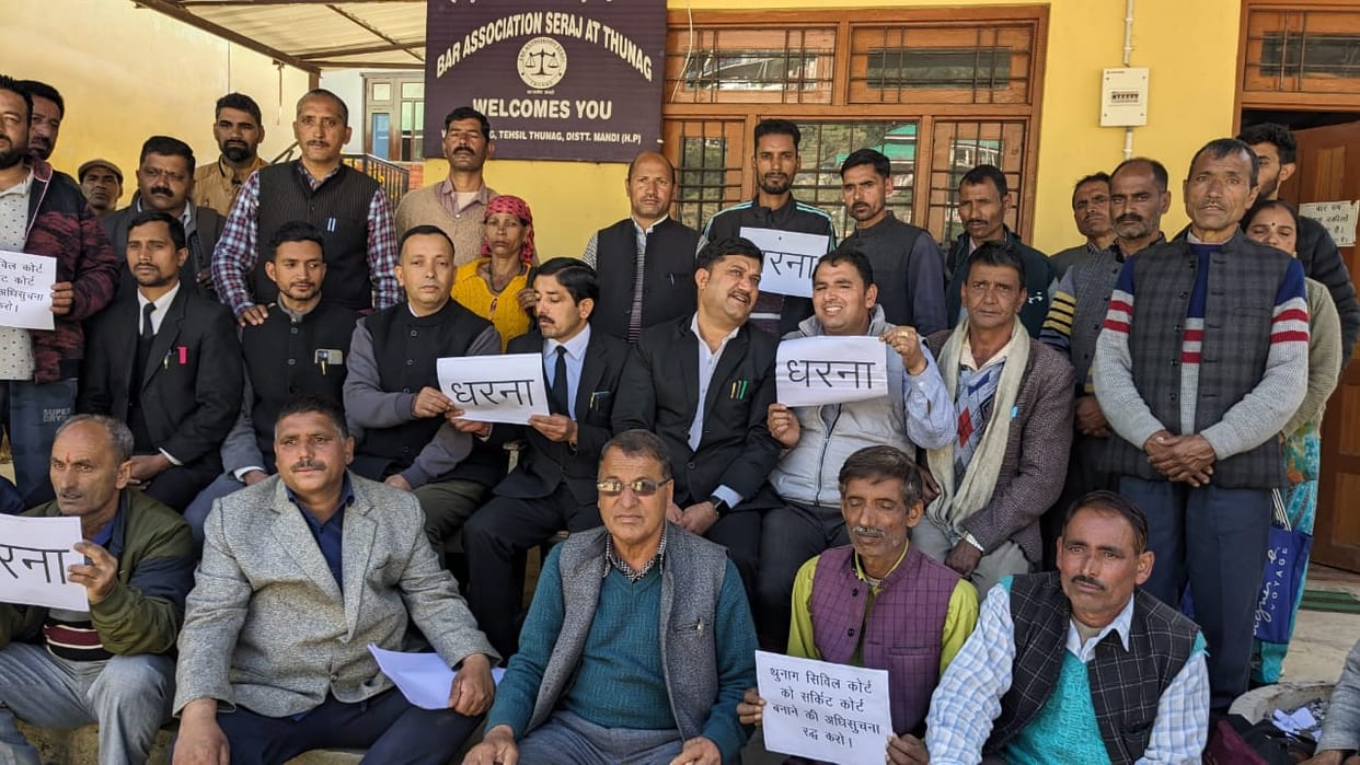 Lawyers protest against downgrading the status of Thunag Civil Court