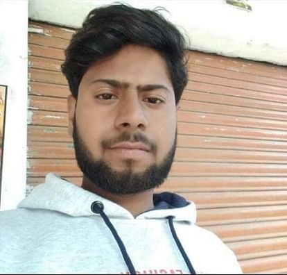 Aligarh News: टाटा मैजिक ने बाइक सवार दो लोगो को रौंदा, एक की मौत Tata Magic crushed two people riding a bike, one died