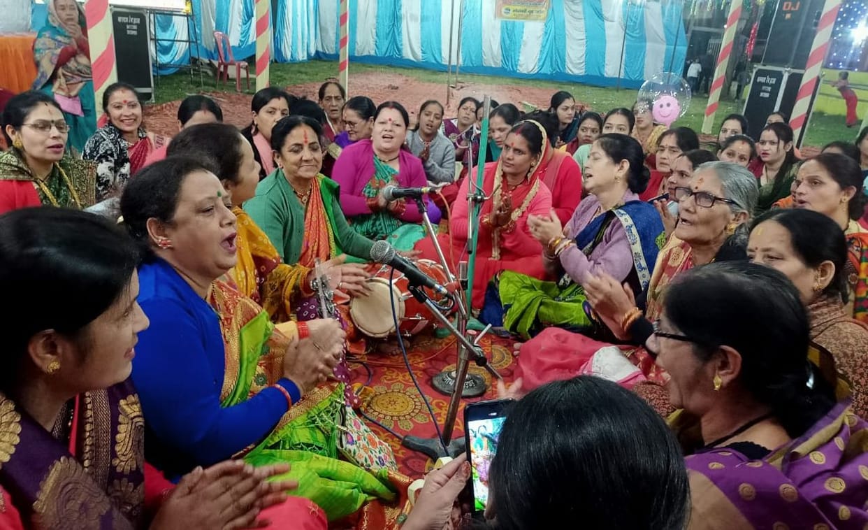The atmosphere became devotional with the hymns of Mata Rani