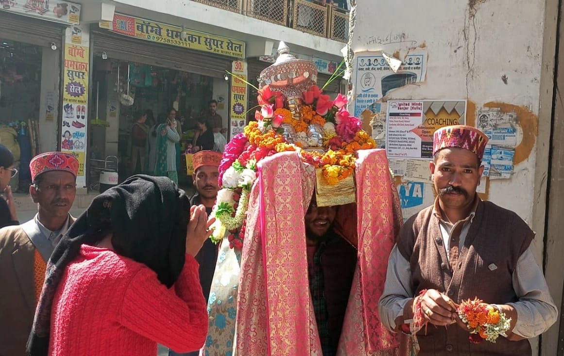 12 gods and goddesses including sage Shringa left for Dussehra