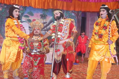 Staging of the pastimes of killing Bali and searching for Sita