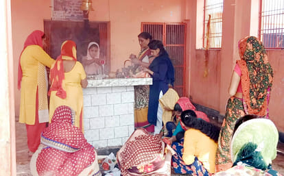 Ambe, you are Jagdambe Kali, Jai Durga Khappar wali...