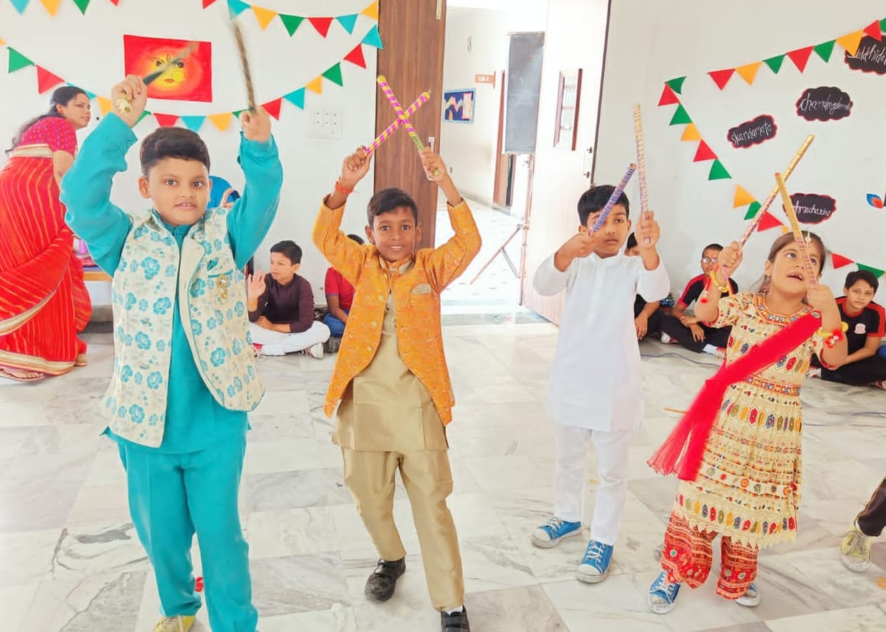 Rangilo maharo dholna..dandiya ki dhoom