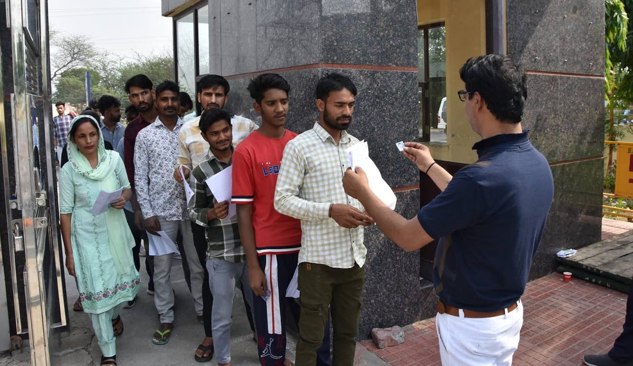 Munnabhai caught appearing for exam in place of someone else due to fingerprint mismatch