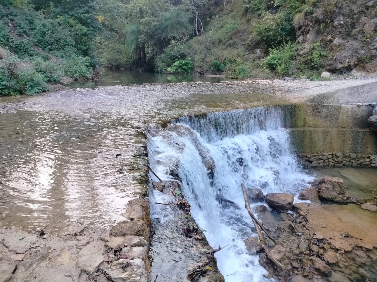 Jhulaghat-Jauljibi road is in bad condition, villagers worried