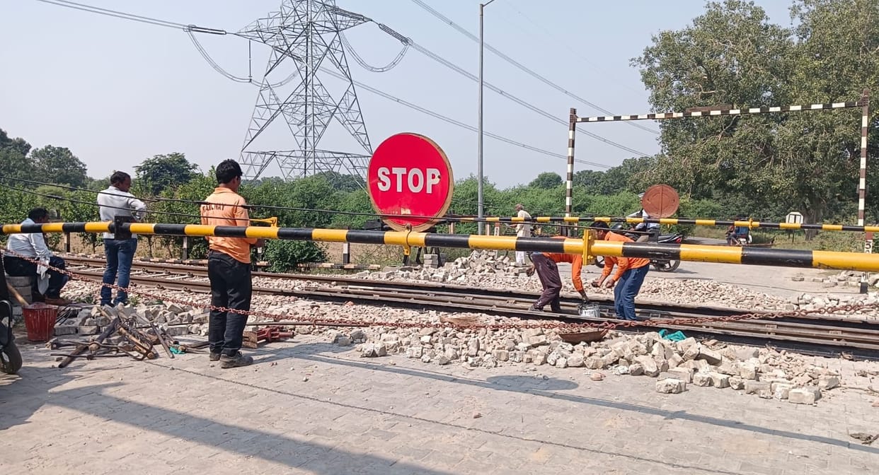 The vehicles proceeded towards the destination after taking a detour of 15 km.