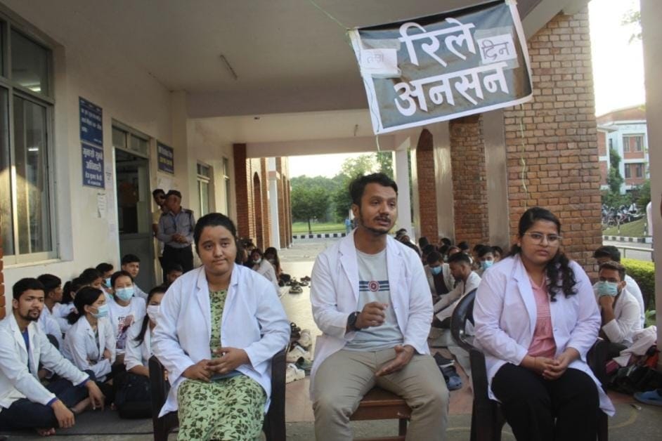 Indian patients returning from strike at Medical College Bhairahawa