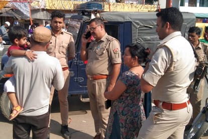 A bag containing Rs 1.60 lakh was taken out from the trunk of the bike.