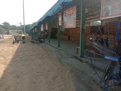 Paddy purchased in the market was not lifted