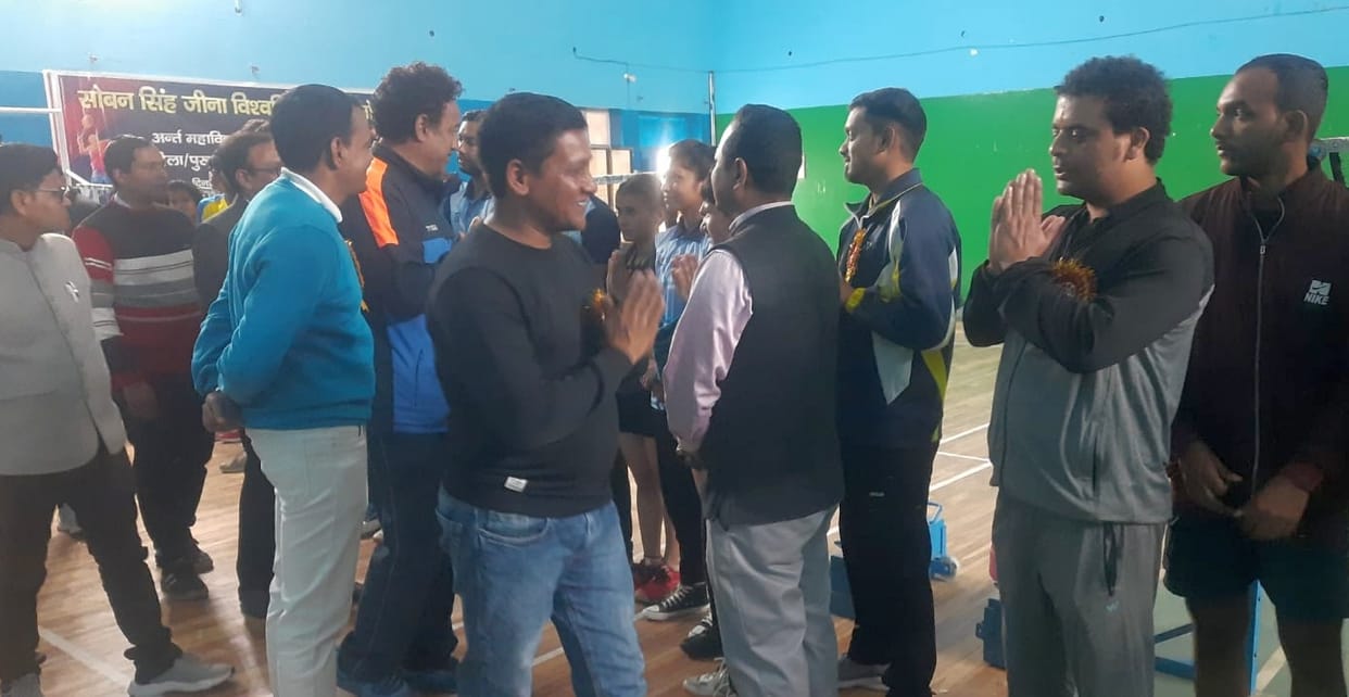 Bageshwar-Pithoragarh will clash today for the title in men's category