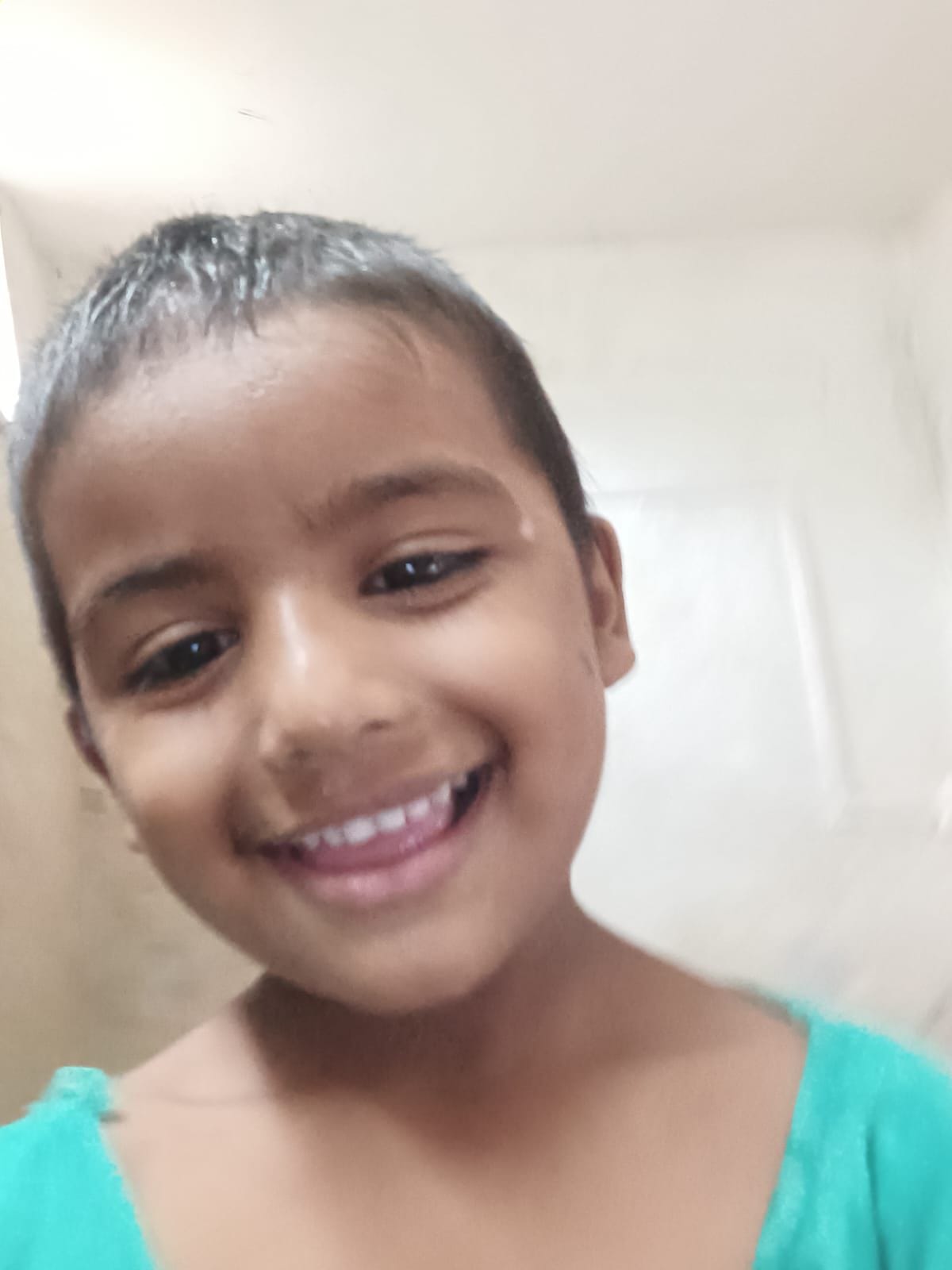 Unknown vehicle crushes innocent girl, death
