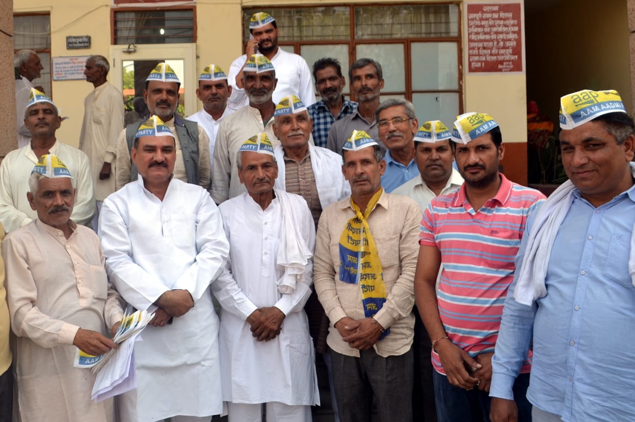Workers protest in tehsil against the arrest of AAP MP