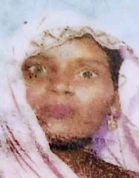 Pickup hits e-rickshaw, woman dies
