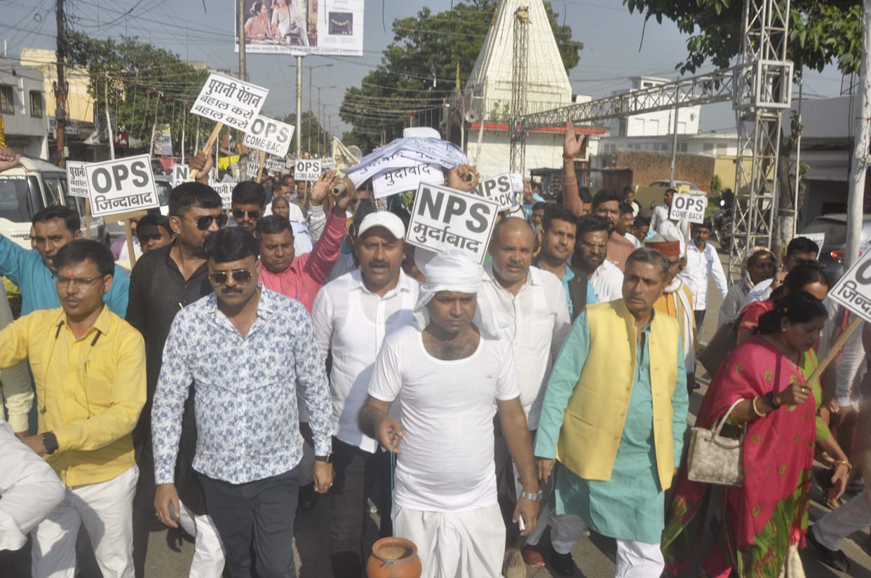 Teachers roared for restoration of old pension