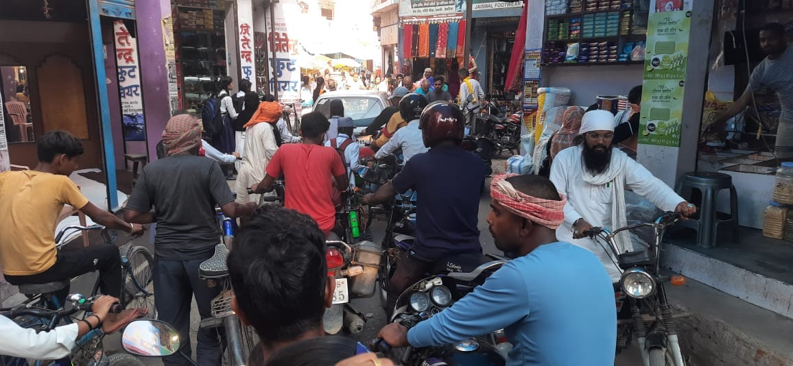 There is jam in the market due to randomly parked vehicles.