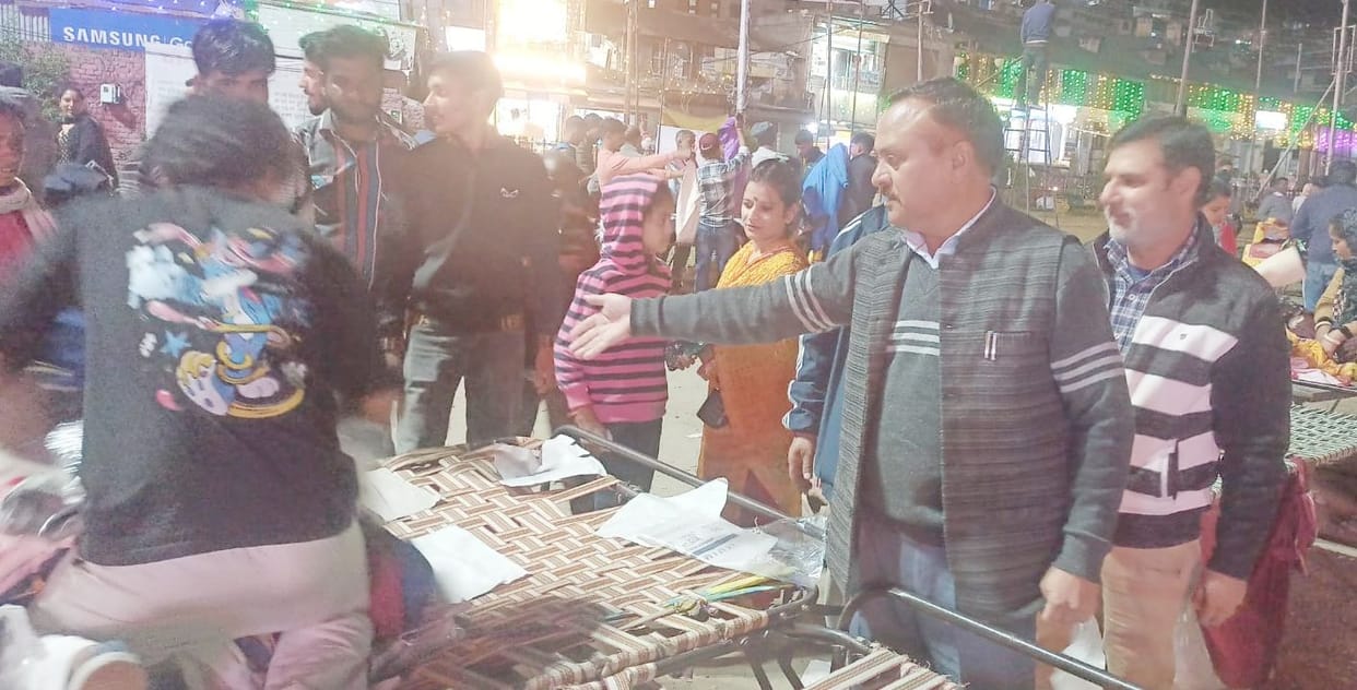 Traders from outside states who set up shops without permission should be chased away