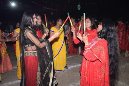 Shahjahanpur News: रोजी पब्लिक स्कूल में खेला गया डांडिया Dandiya played in Rosy Public School