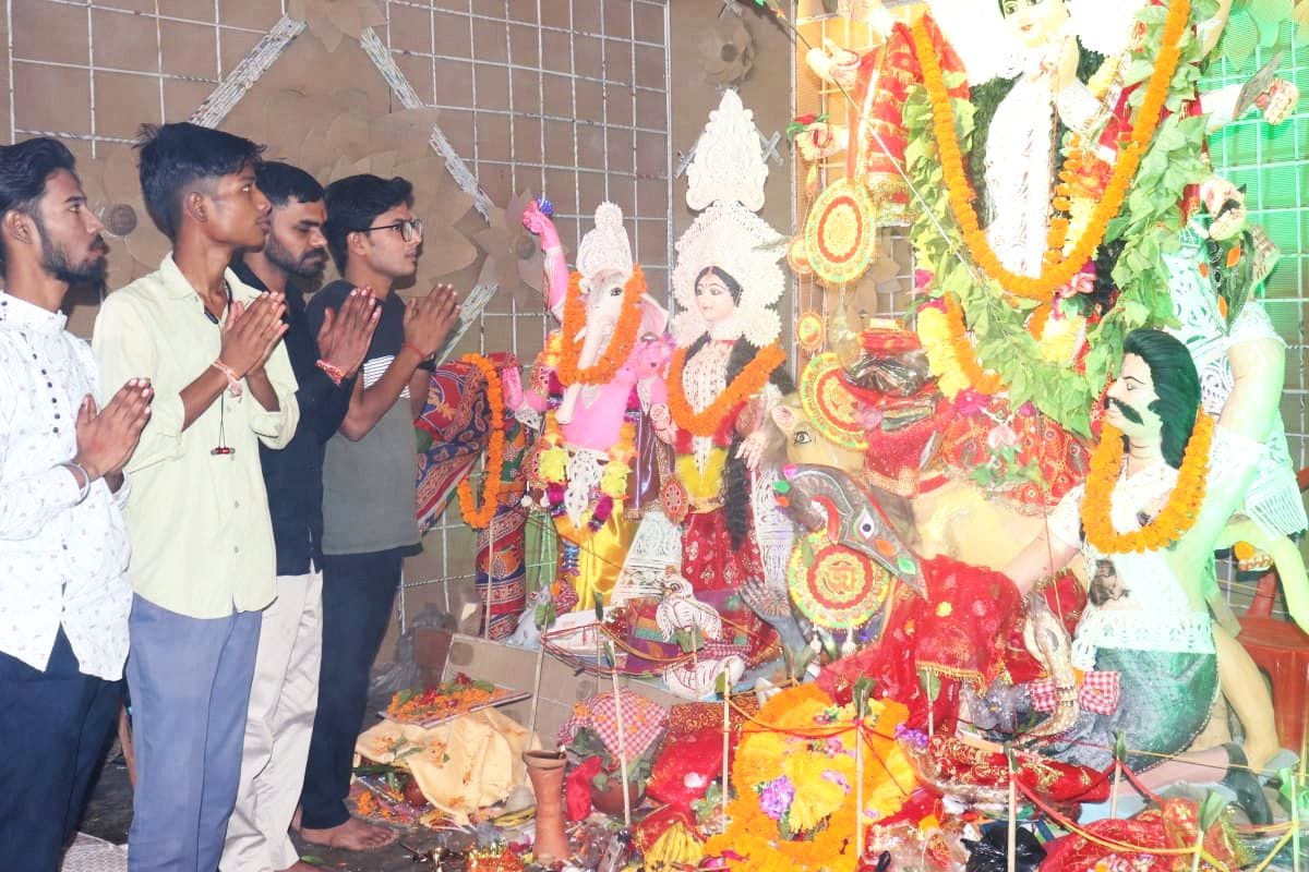 Mahamai was worshiped in homes and temples on Ashtami.