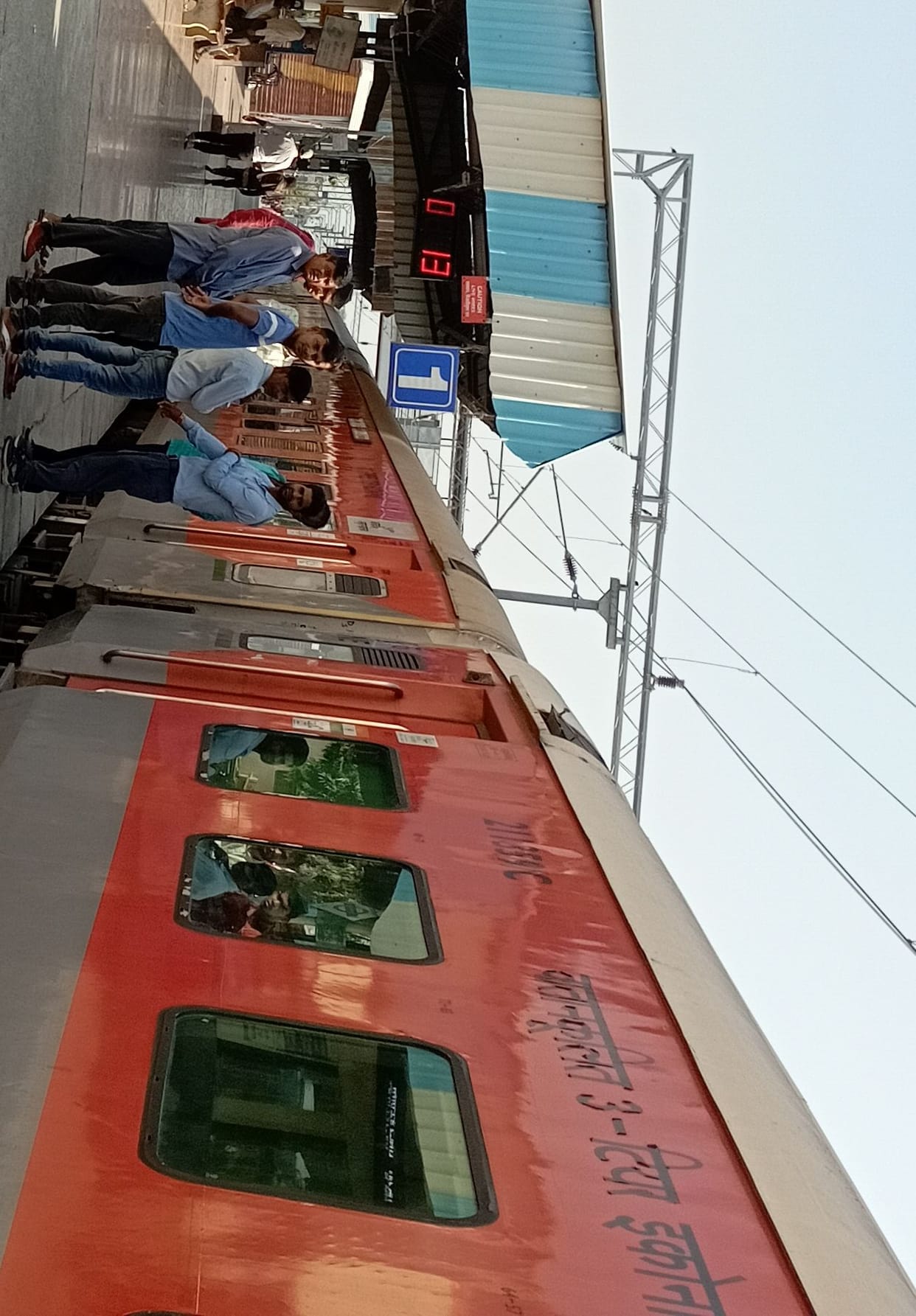 chain pulling in khatima train