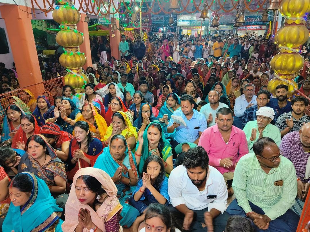 Maha Ashtami: Devotees were delighted to see the idol of Maa Durga in the pandals, cheered.
