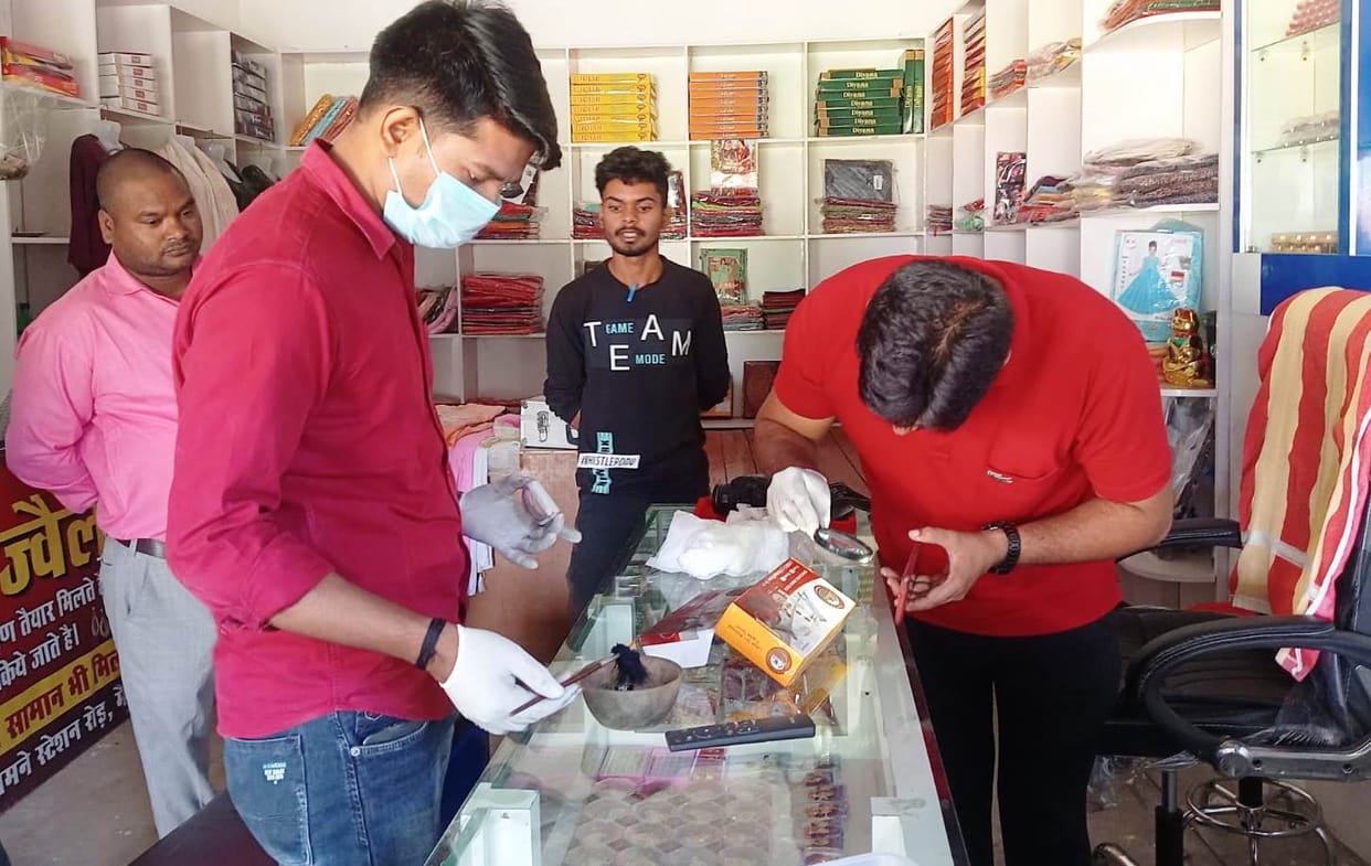 Now theft worth lakhs from bullion shop in Mailani