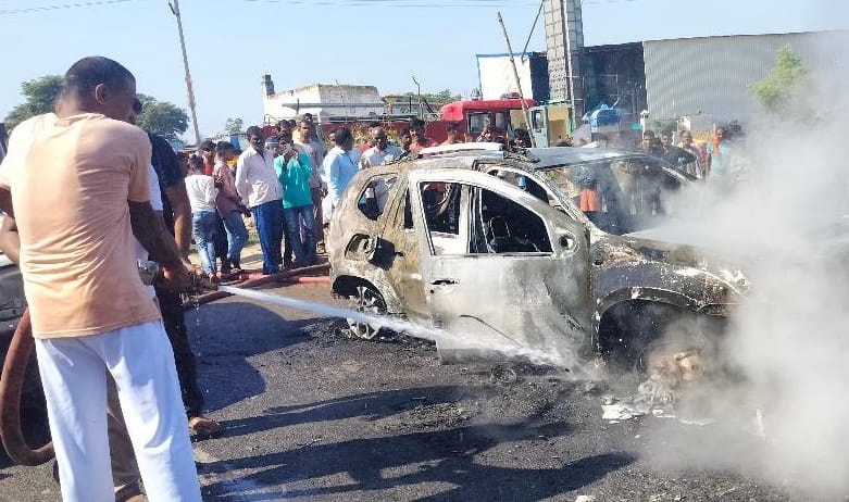 Car burst into flames, saved life by jumping out of car