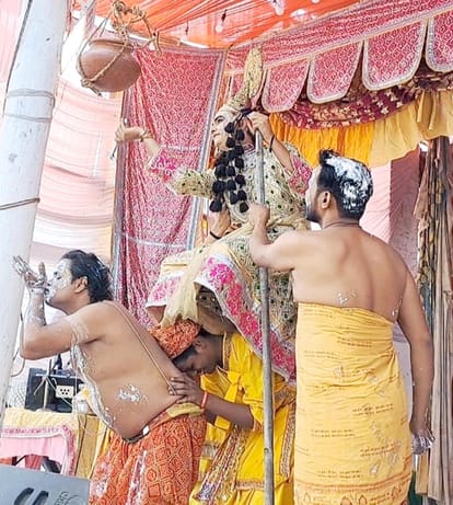 Ramlila Mahotsav:::Ram's exile at night, staging of Makhanchor during the day