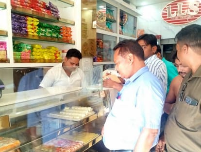 Budaun News: 40 दुकानों पर बांट माप विभाग को मिली खामियां, नोटिस भेजे Distribution measurement department found flaws in 40 shops, sent notice
