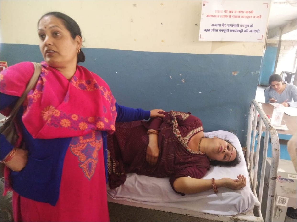 Bottle thrown at woman from second floor, head injured, referred to Hamirpur