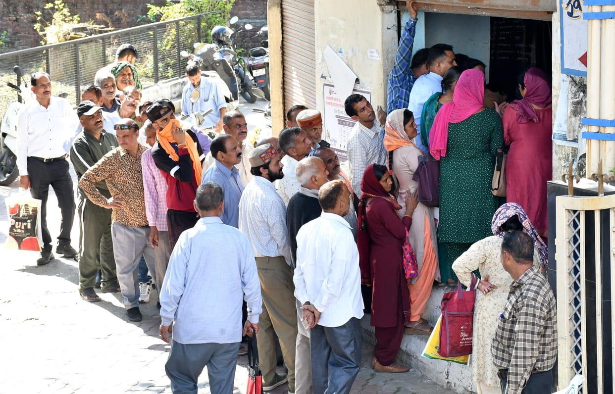 Wheat seeds arrived from Uttarakhand, crowd of farmers gathered in the centers