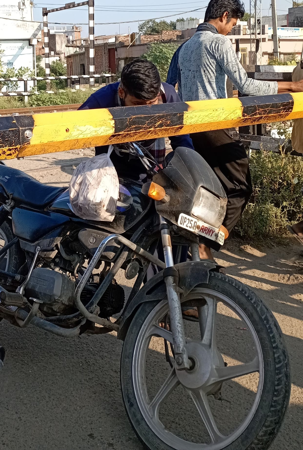 Railway gate in melghat road khatima