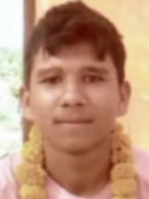 Collision between tempo and tractor trolley, youth dies