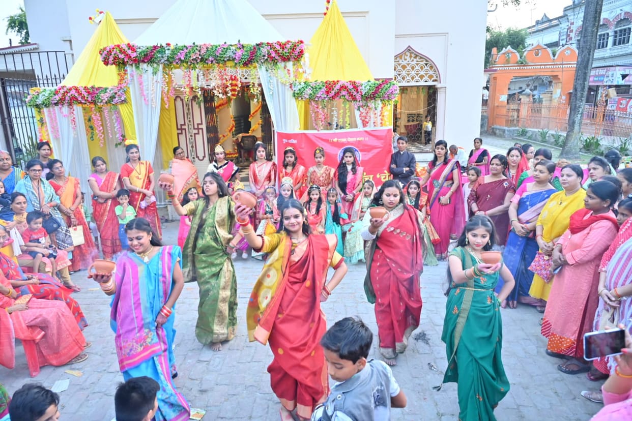 Tableau of nine Durga was taken out, children danced on Bengali songs