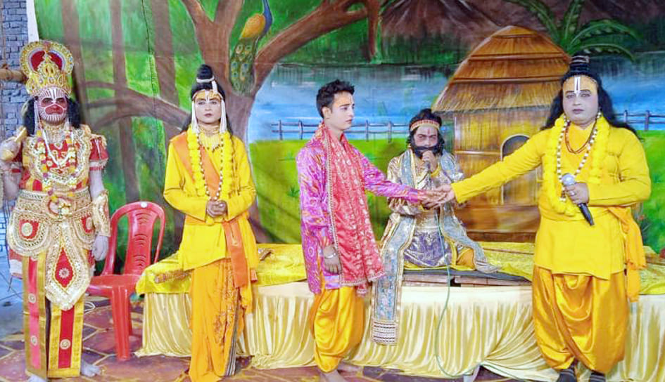 People gathered to watch Kumbhkaran and Meghnath slaughter