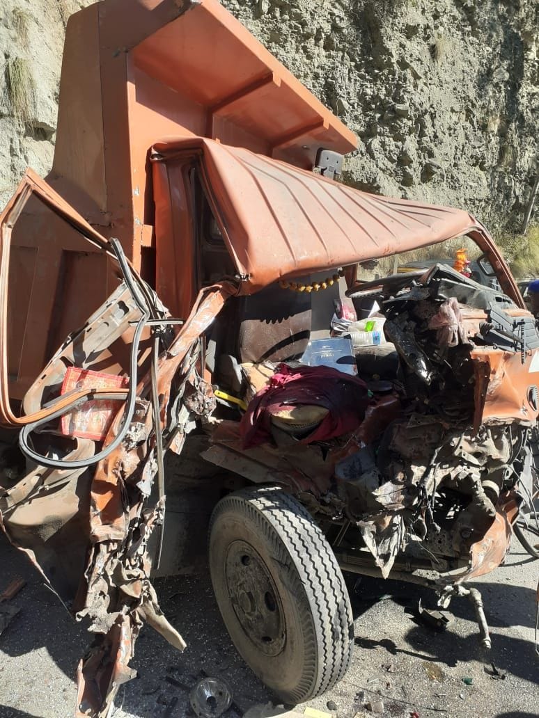 rampur news, accident, news, tiper, truck, one injured,