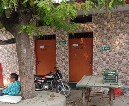 Community toilets worth lakhs of rupees were built, now most of them are locked.