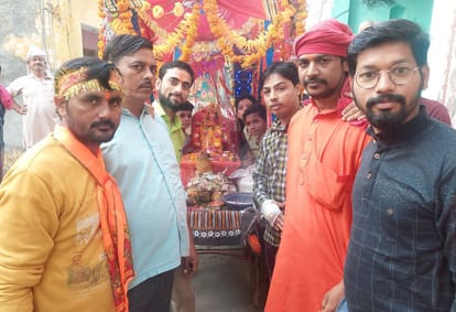 Opened the fast by worshiping Mata Rani, organized a banquet for the girls.