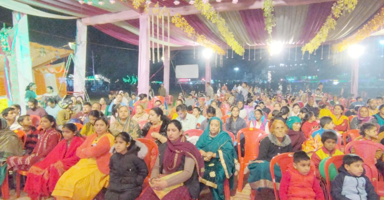 Artists reached door to door to have darshan of Ram Darbar