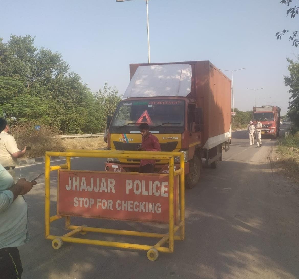Challans issued to 130 vehicles for violating rules, lane driving