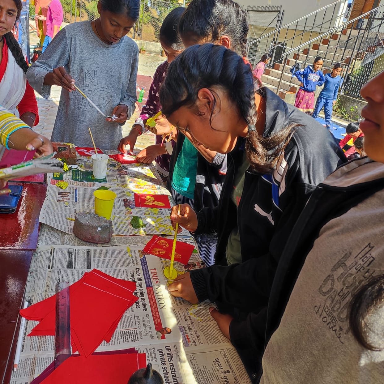 Gave training to girl students in making apan in art festival
