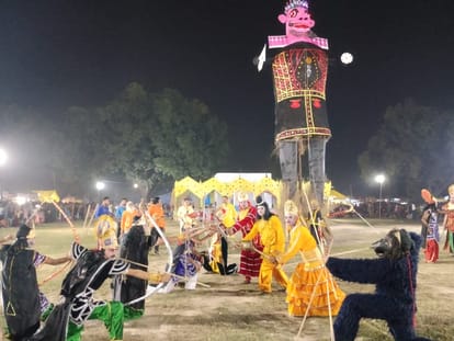 Dussehra: As soon as Ravana was killed, shouts of Shri Ram echoed.