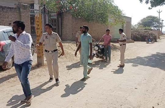 A young man from Punjab came to Biruwala Gudha to collect Chitta, the committee caught him and handed him over to the police.