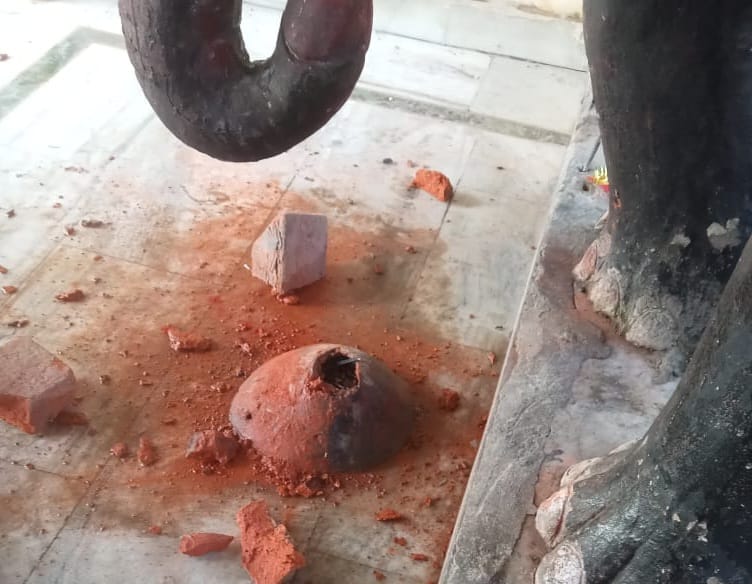 Manbadh broke the altar of Devi temple, arrested