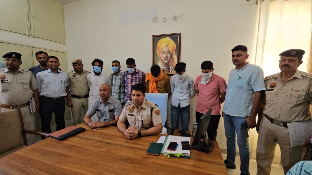 Six accused of robbing a car driver and cheating a petrol pump attendant arrested