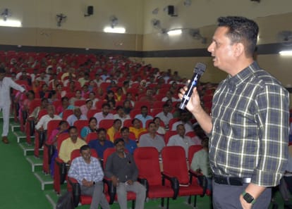 Five supervisors and 62 BLOs remained absent, notice issued