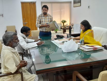 Memorandum given to Divisional Commissioner on the arbitrariness of National Highway officials