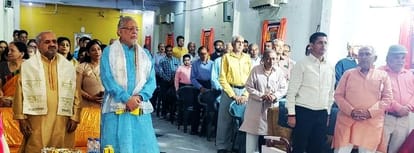 One should not leave dignity even in adverse circumstances: Suresh Khanna